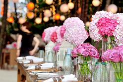 When holding a wedding banquet in our restaurant, a room for young people as a gift